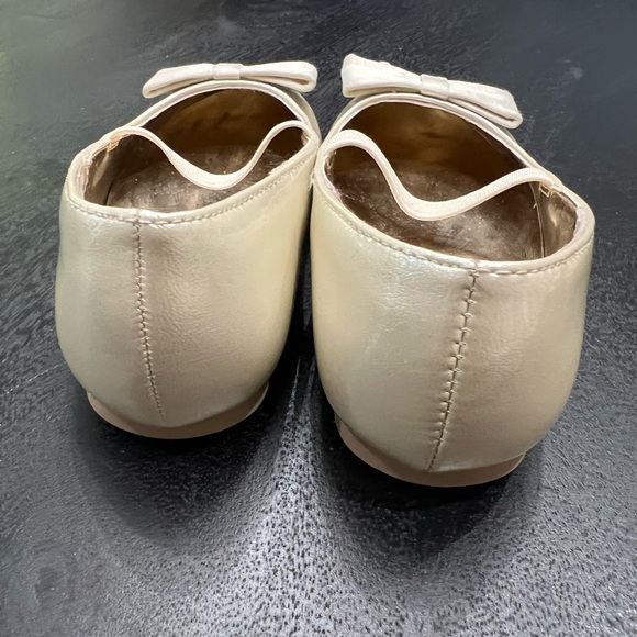 🎀💛Nina💛🎀Girls Gold Bow Ballet Flats Size 9 - Picture 2 of 8